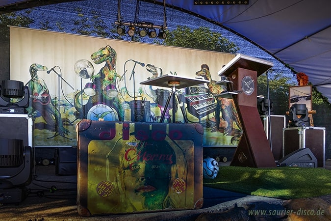 Saurier-Disco, Die Saurier-Disco, Saurierdisco, Disco mit Manny DJ MWJ, Saurier-Musik, Saurier-Sound, Sauriersound, Musik zu jeder Urzeit, Das Original